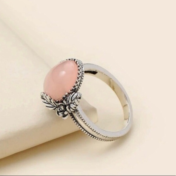 LLK Jewelry - RESTOCKED Women’s antique silver cute flower detail ring